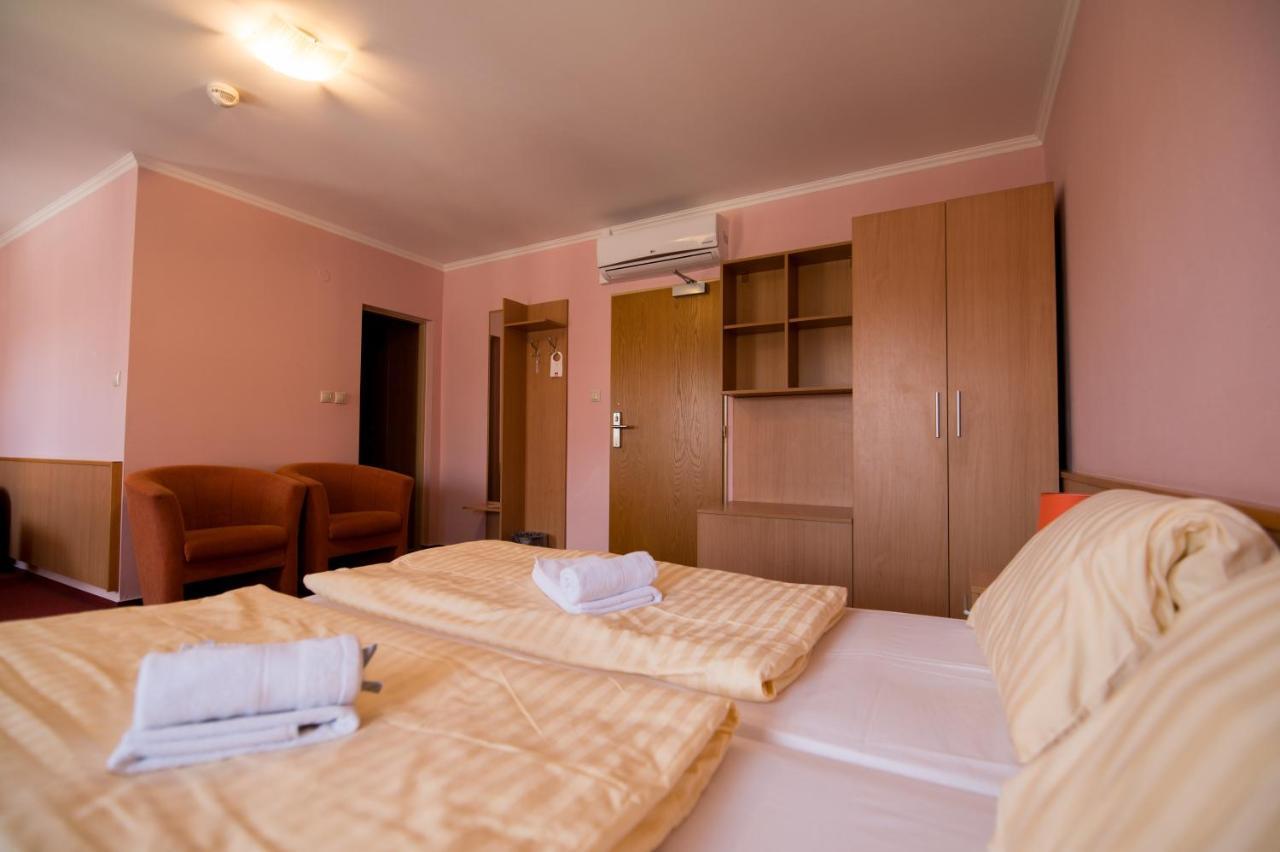 Clavis Hotel 3*